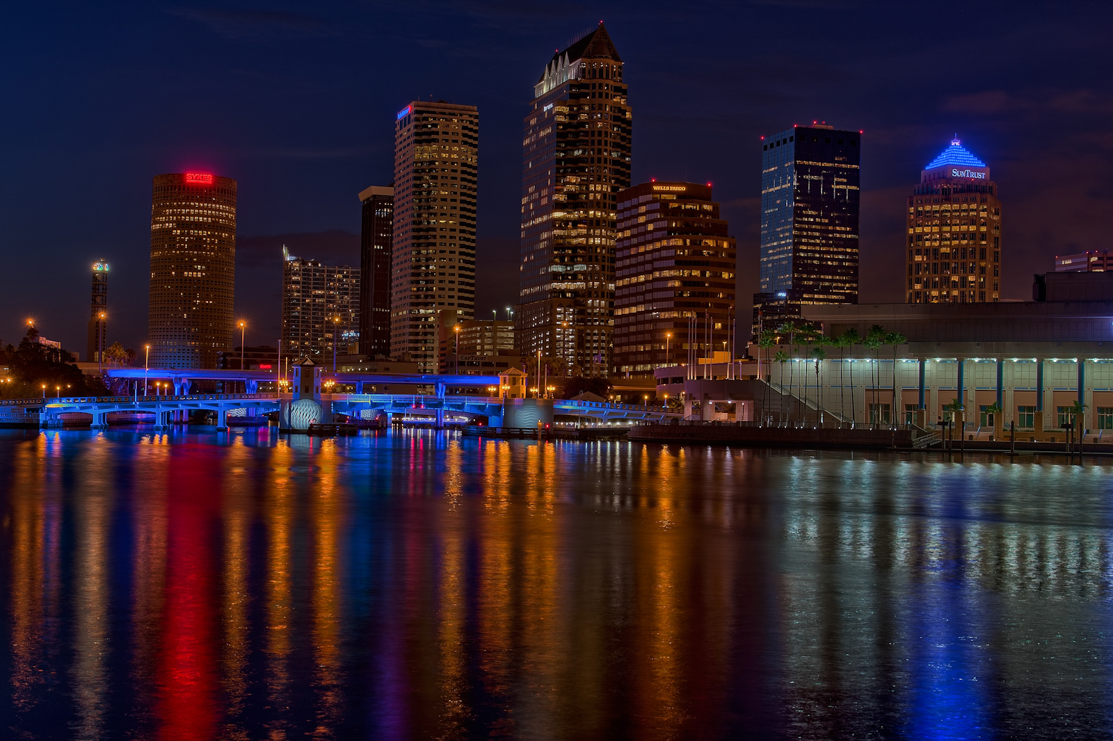 Downtown Tampa Tight - Agua Luces