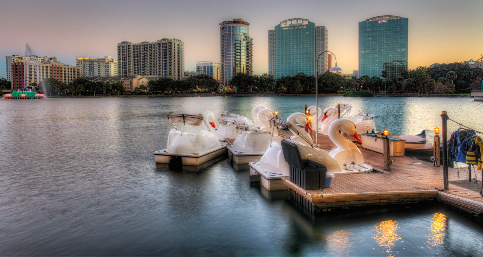 Lake Eola Swanboats and Fountain