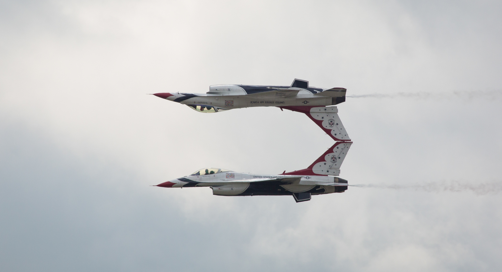 USAF Thunderbirds Mirror Pass
