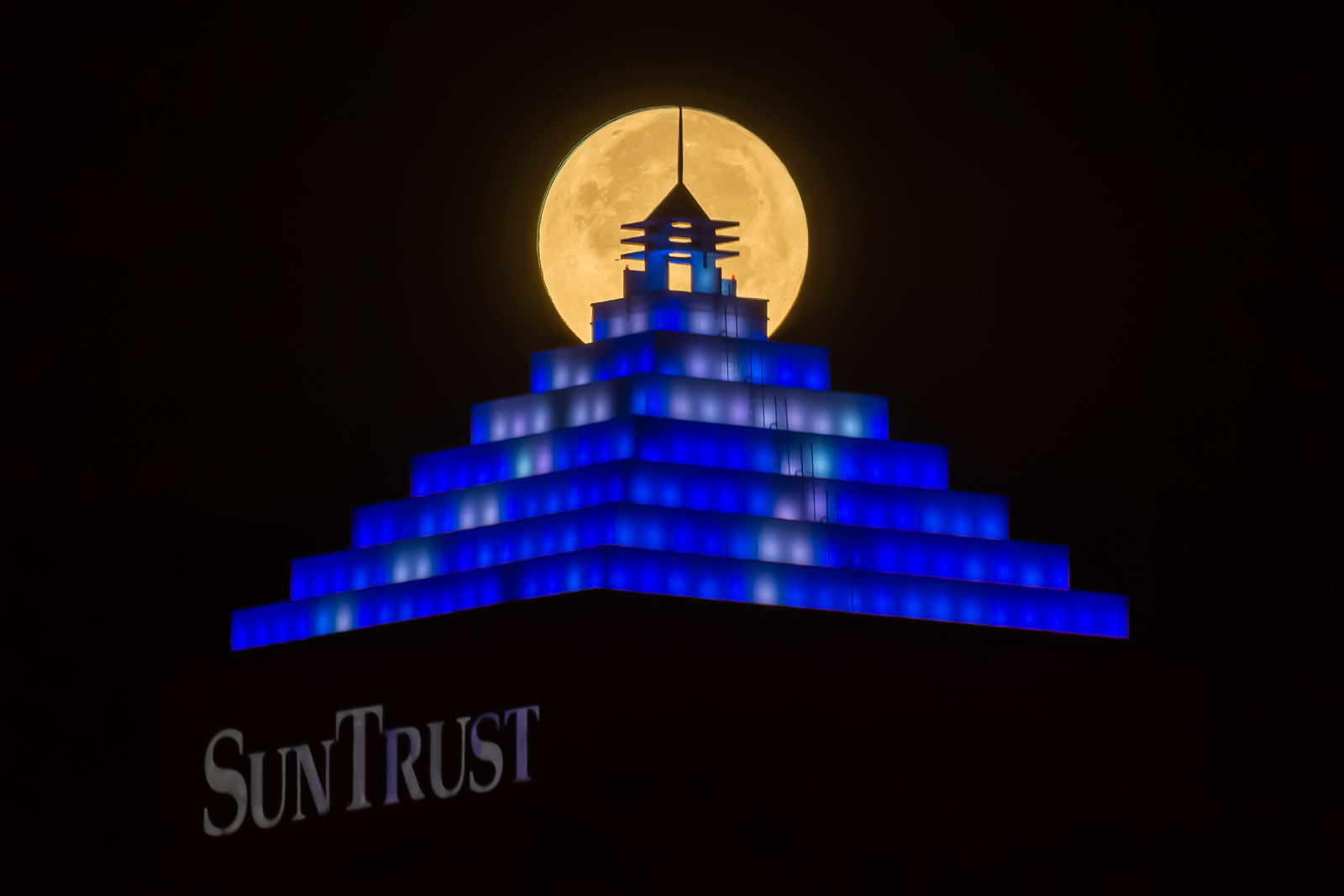 Supermoon on Suntrust Bolt (1), Tampa, Florida